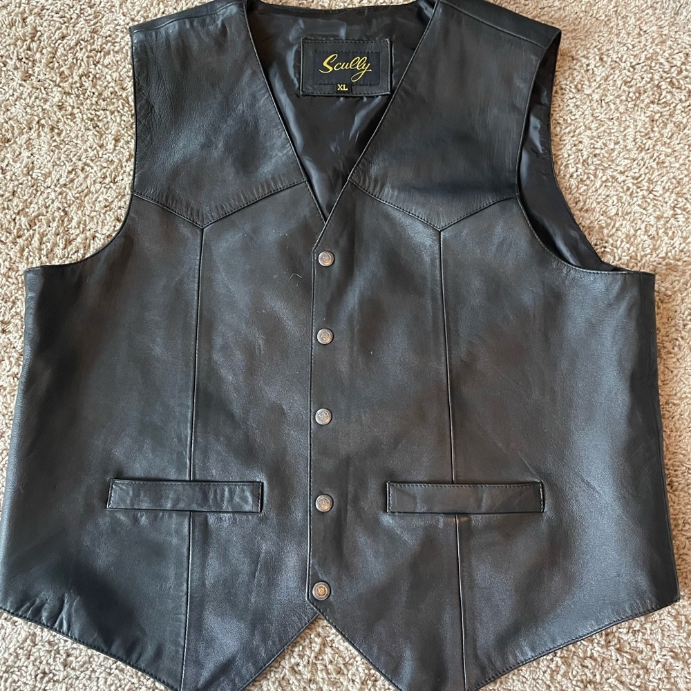 Scully Leather Vest in Sz Xl in gently used condition